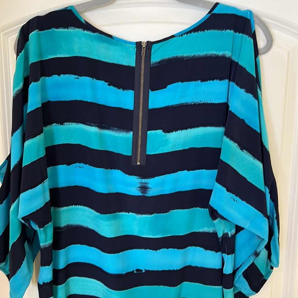 Express Cold Shoulder, Partial Zip Back Dress. Us… - image 4